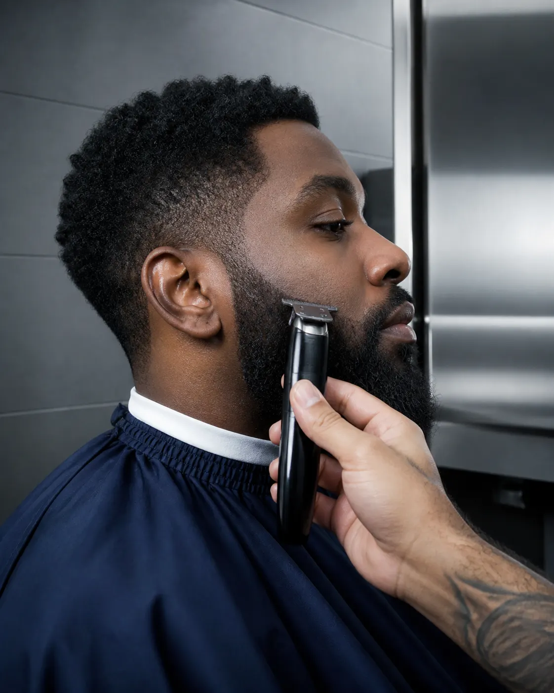 Perfil de barba definido con máquina