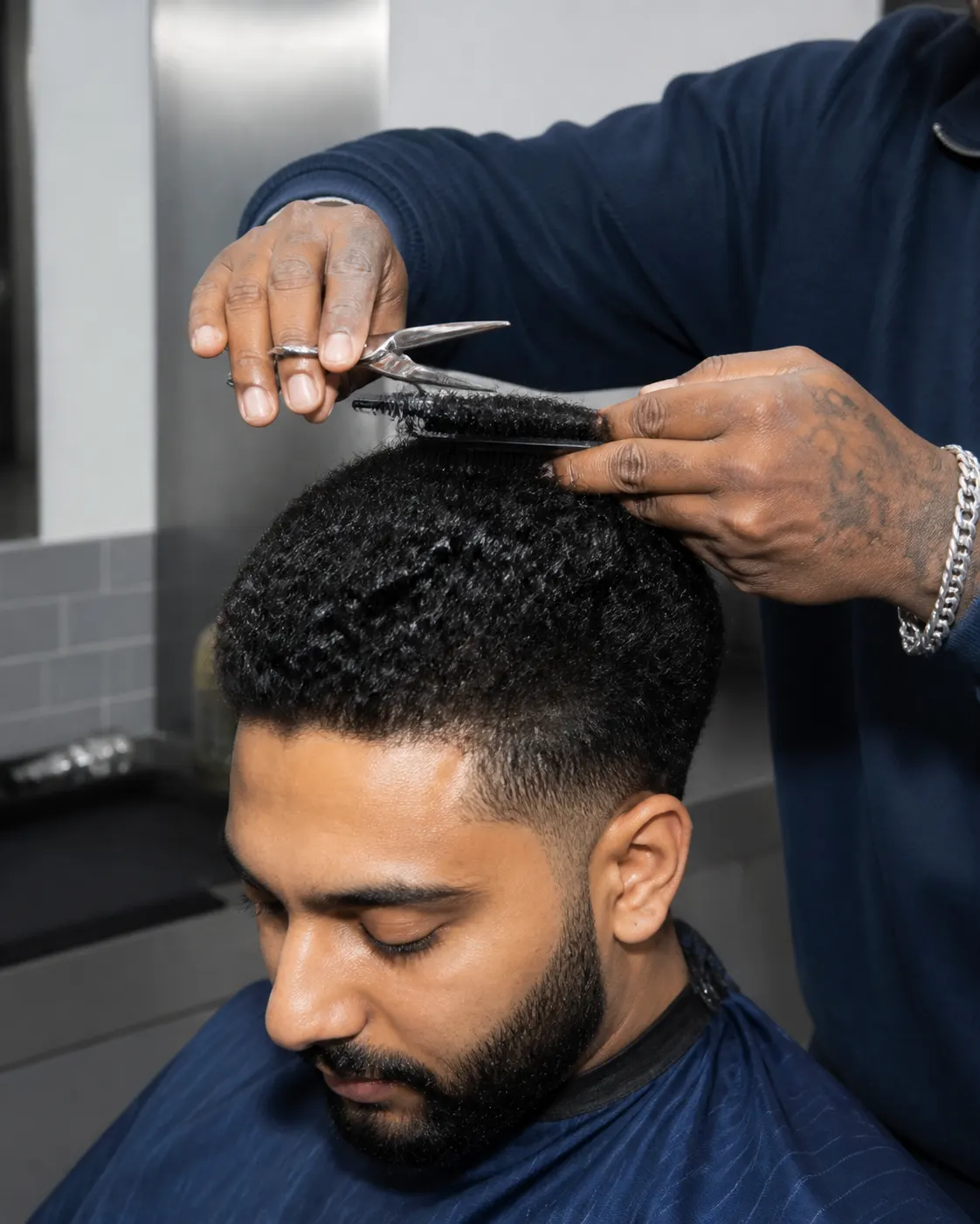 Corte con tijera sobre cabello texturizado